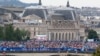 巴黎奥运会在塞纳河畔的阵雨中拉开帷幕