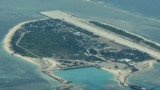 资料照：鸟瞰菲律宾控制的派格阿萨岛（中国称中业岛）机场跑道工程。