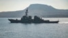 这是美国军舰卡尼号(USS Carney)导弹驱逐舰。五角大楼表示，2023年12月3日星期日，这艘美国军舰和多艘商船在红海遭到攻击，这可能标志着与以色列-哈马斯战争有关的一系列中东海上袭击的重大升级。（美联社图片） 