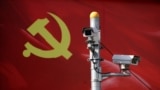 中共建党百年来的人权纪录最近成为舆论重要话题。图为以中共党旗为背景的监控摄像头。(资料照)