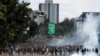 2024年6月25日，肯尼亚安全部队直接向抗议人群开枪，其中包括正逃离的抗议者。