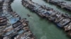 资料照片: 2023年7月26日停泊在厦门高崎一个港口的渔船