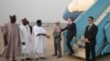 2024年1月23日，美国国务卿布林肯抵达尼日利亚阿布贾国际机场，受到尼日利亚外长图加尔等官员的迎接。（路透社照片）