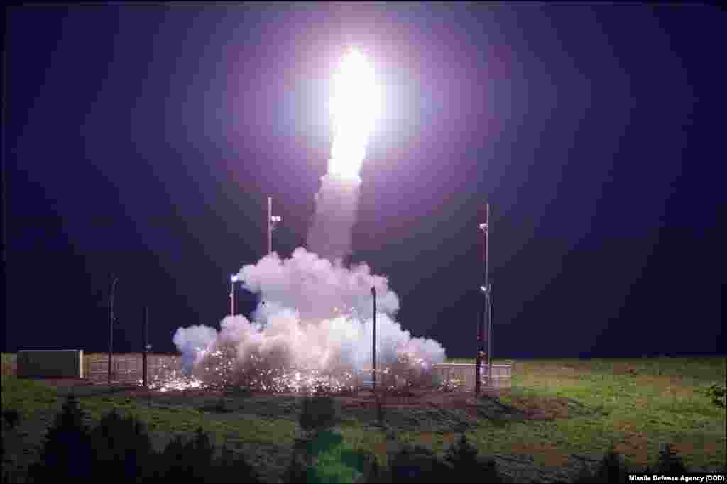 2017年7月11日，在阿拉斯加州科迪亚克市的太平洋太空港联合设施（Pacific Spaceport Complex），萨德反导弹系统发射拦截导弹，后来成功击落了一枚模拟的入侵导弹。此举加强了对于朝鲜导弹的防御能力。朝鲜最近试射的洲际弹道导弹可以打到美国。 美国导弹防御局说，7月11日的成功拦截是14次试验中取得的第14次成功。