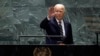 Le président des États-Unis Joe Biden salue le public après son discours lors de la 79e session de l'Assemblée générale des Nations unies, le 24 septembre 2024. 