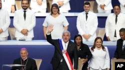 巴拿马新总统穆利诺在巴拿马城宣誓就职。(2024年7月1日)