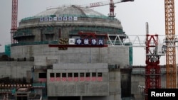 资料照片：广东省台山核电站的一个核反应堆正在建设中。（2013年10月17日拍摄）