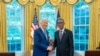 Madaxweyne Biden iyo Safiirka cusub ee Soomaaliya ee Maraykanka Danjire Daahir Xasan Carab.