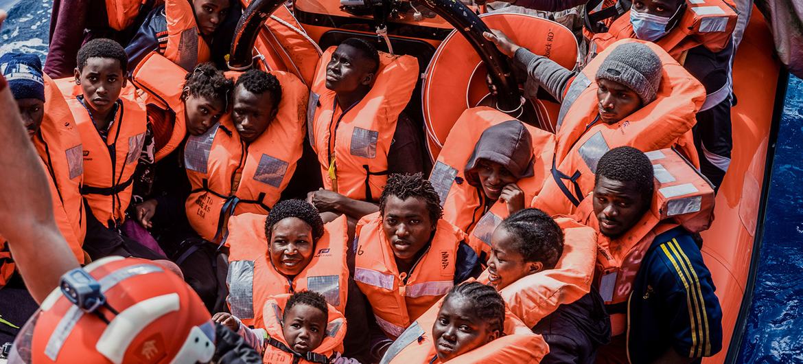 Migrantes rescatados frente a las costas de Libia por la ONG SOS Méditerranée. (archivo)