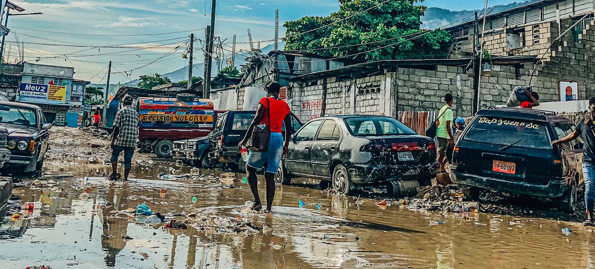 Haiti encara dificuldades de acesso à água limpa e segura que acompanhada por surtos de cólera 