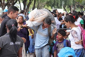 Las familias venezolanas se refugian en el centro de Boa Vista, en el estado de Roraima.