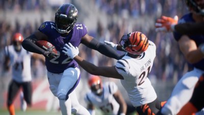 Captura de pantalla de Madden NFL 25 que muestra a un jugador frenando a un rival