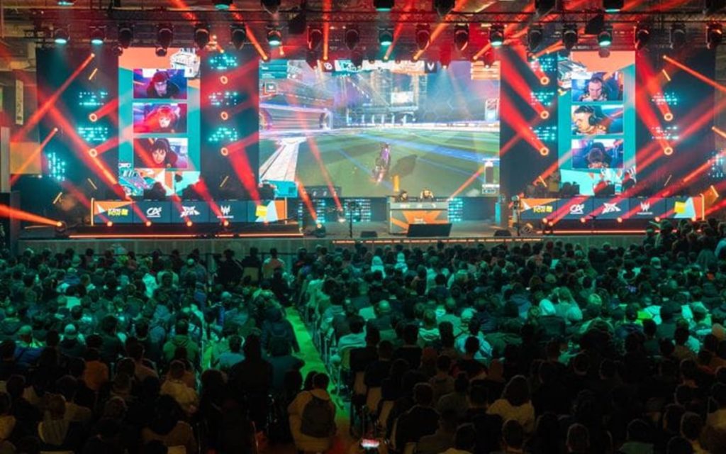 Palco da Paris Games Week com campeonato de e-sport de Rocket League