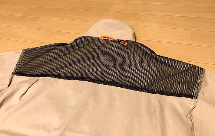 超撥水２WAYシェフジャケットの内側の首元から肩にかけて施されているメッシュ生地