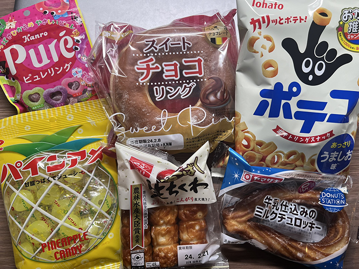 お菓子やパンの写真