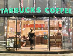 「あのぉ…」スタバで注文待ちの老人　後ろから女子高生が、音もなく近づいて？