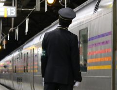 運転士「駅の落し物を乗務員に渡すな」　間違えたら、こんな大変なことに…