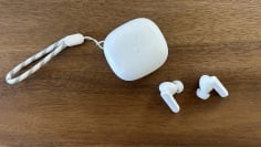 soundcore p20i earbuds and case