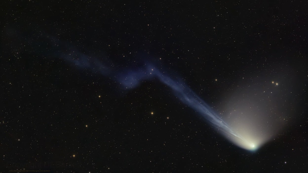 a comet tail zigzagging