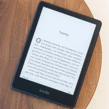 Kindle Paperwhite on wooden table