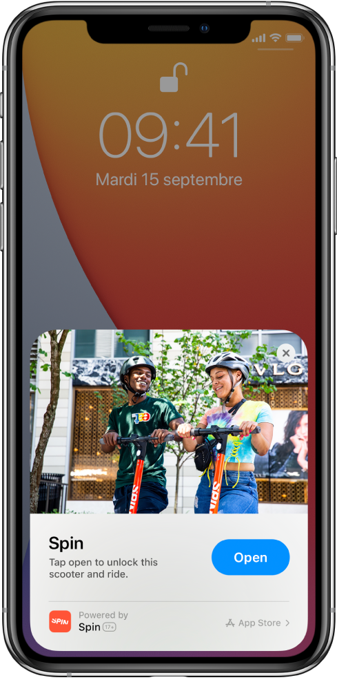 Un extrait d’app affiché en bas de l’écran verrouillé de l’iPhone.