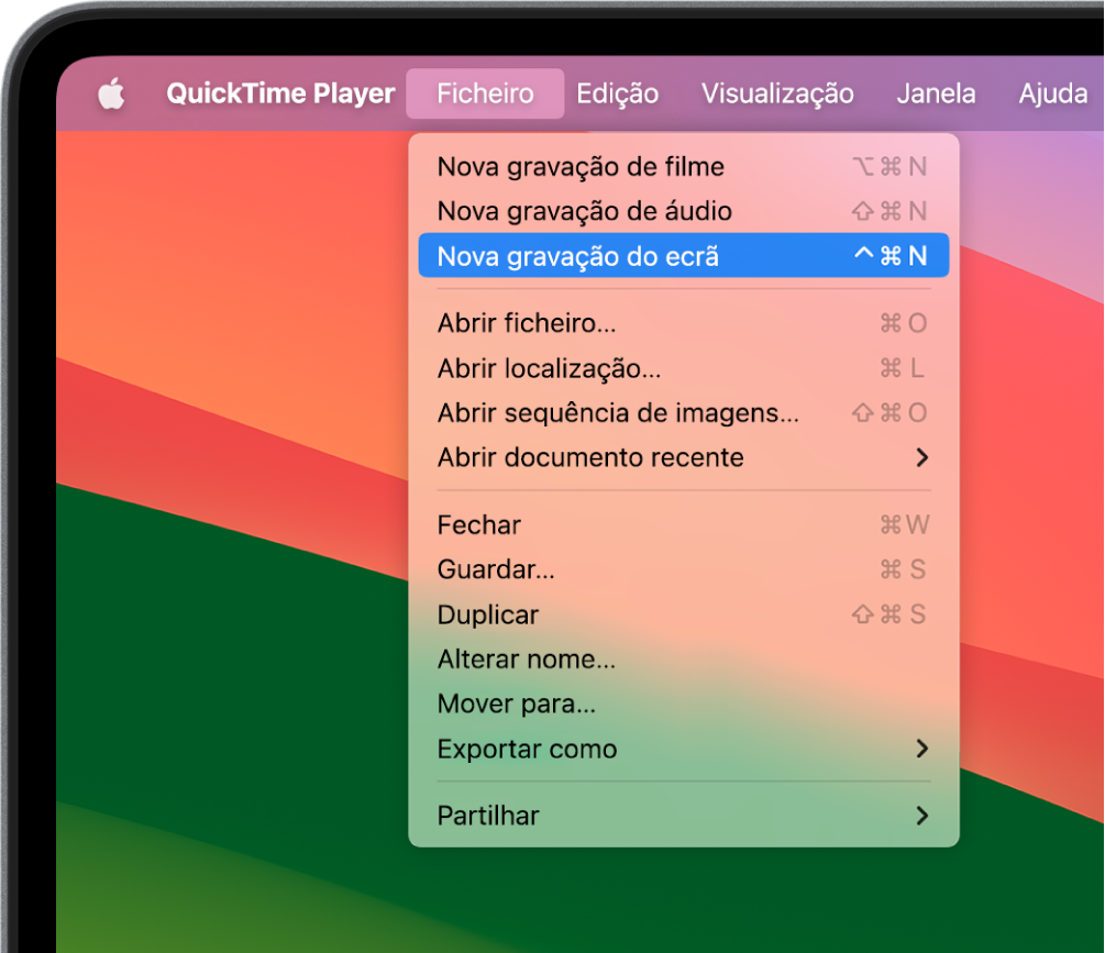 Na aplicação QuickTime Player, o menu Ficheiro está aberto e o comando Nova gravação do ecrã está a ser selecionado para começar a gravar o ecrã.
