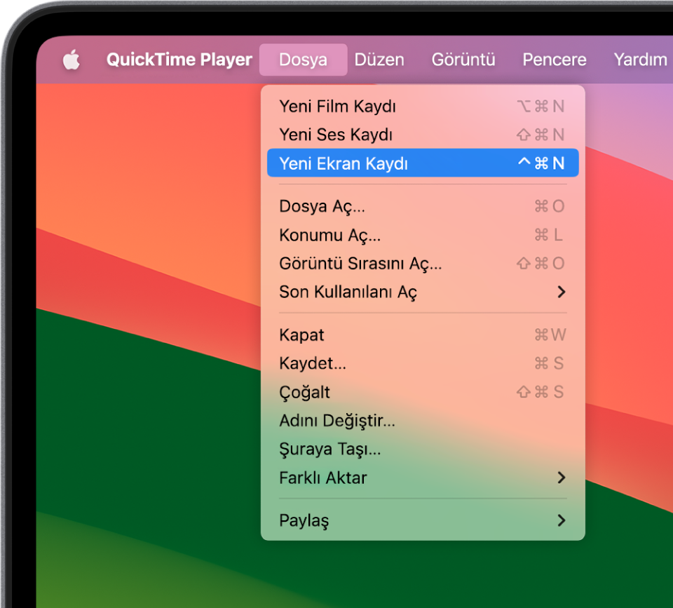 QuickTime Player uygulamasında, Dosya menüsü açık, ekran kaydını başlatmak için Yeni Ekran Kaydı komutu seçiliyor.