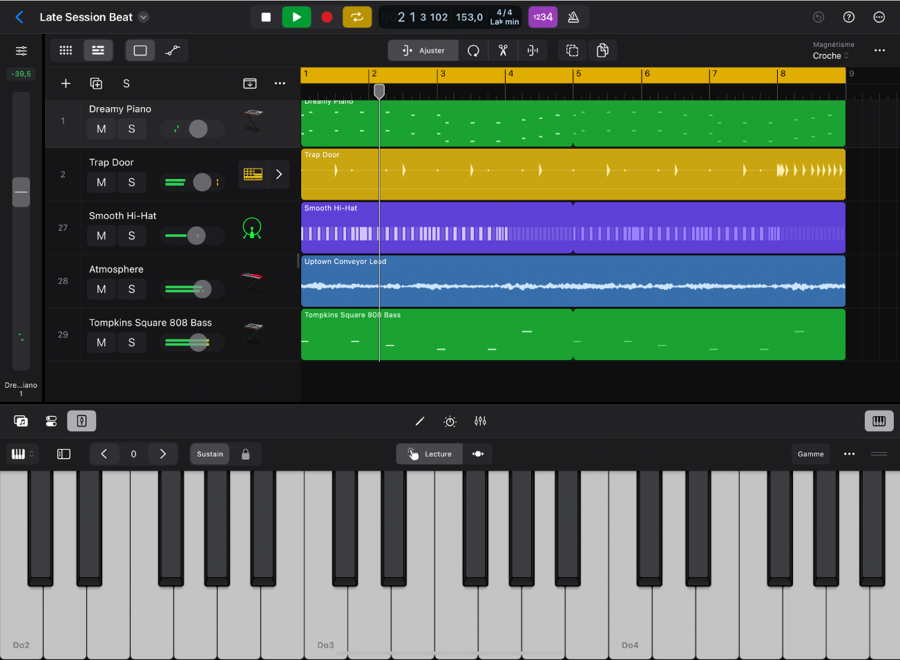 Figure. Projet Logic Pro en cours de lecture, avec la zone de pistes et la surface de lecture visibles.