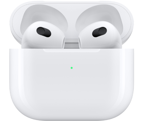 Les AirPods (3e génération) dans leur boîtier de charge.