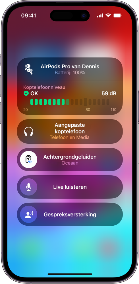 Het scherm 'Hoortoestellen' in het bedieningspaneel. Van boven naar beneden zie je het koptelefoonniveau in decibel, 'Aangepaste koptelefoon', 'Achtergrondgeluiden', 'Live luisteren' en 'Gespreksversterking'.