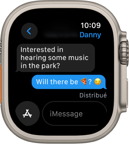 L’Apple Watch Ultra affichant une conversation dans l’app Messages.