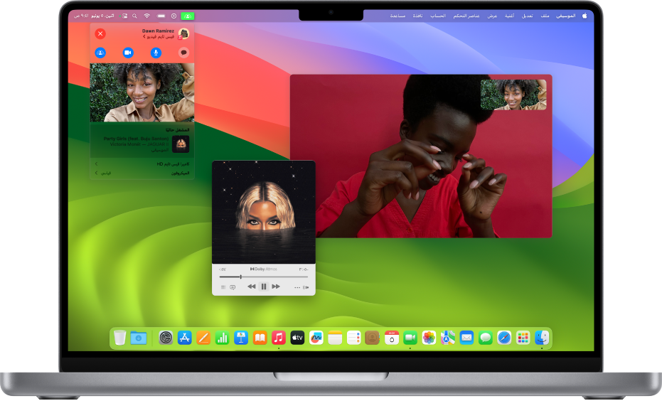 تعرض نافذة FaceTime مكالمة مع المشاركين باستخدام مشاركة التشغيل للاستماع إلى ألبوم معًا.