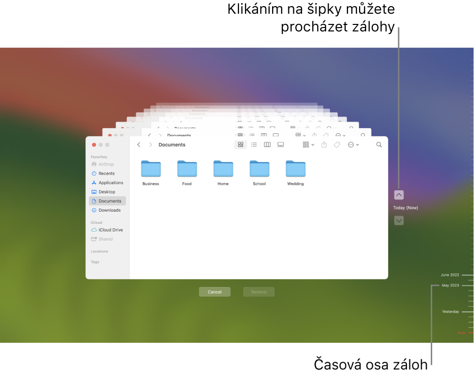 Okno Time Machine s několika naskládaným okny Finderu reprezentujícími jednotlivé zálohy a se šipkami pro navigaci Šipky a časová osa zálohování vpravo usnadňují navigaci zálohami, abyste mohli zvolit, které soubory, které soubory chcete obnovit