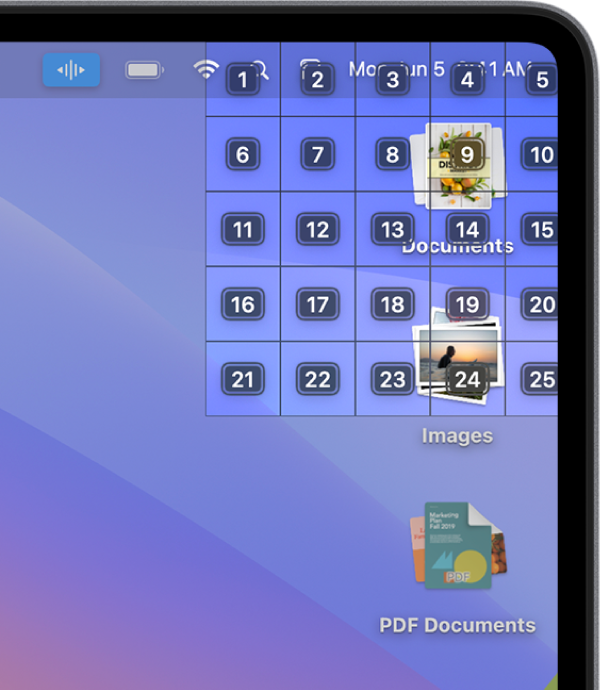 Aparece una cuadrícula en la esquina superior derecha de la pantalla, donde hay dos pilas de escritorio. La cuadrícula tiene cinco columnas y cinco filas, y cada celda está numerada del 1 al 25.