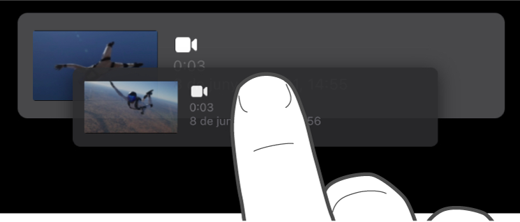 Un clip a un projecte de pel·lícula màgica arrossegat damunt d’un altre clip.