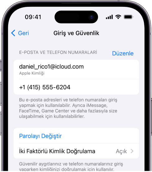 İki faktörlü kimlik doğrulamanın açıldığını gösteren bir iPhone ekranı.