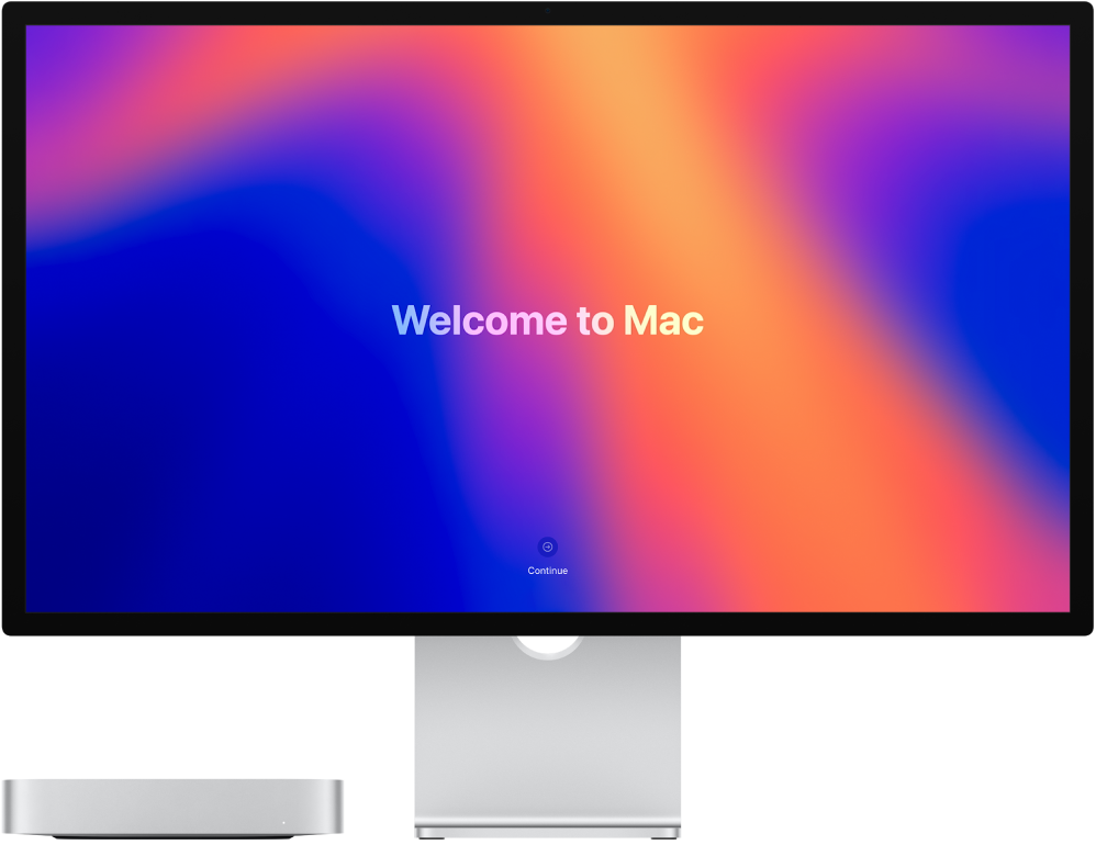 جهاز Mac mini وشاشة عرض Studio Display جنبًا إلى جنب مع كلمة "مرحبًا بك في Mac" على الشاشة.