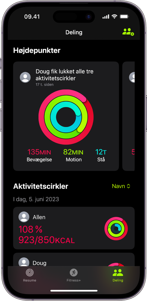 Delingsskærmen i Fitness med aktivitetscirkler og aktivitetsmarkeringer, der deles mellem en person og dennes venner.