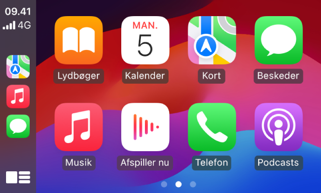 Hjem i CarPlay, der viser Kort, Musik og Beskeder i indholdsoversigten. Til højre er Lydbøger, Kalender, Kort, Beskeder, Musik, Afspiller nu, Telefon og Podcasts.