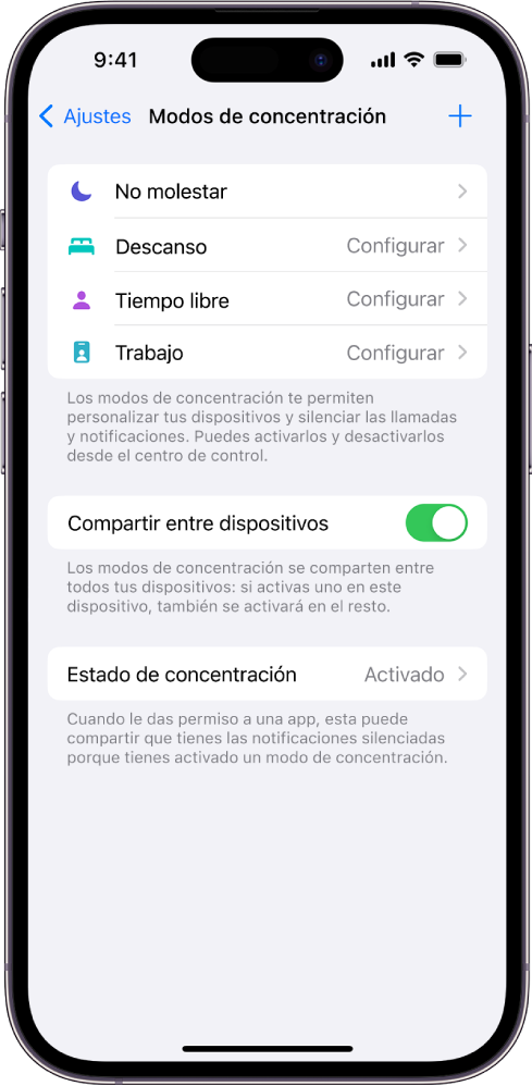 Pantalla con cuatro opciones de concentración: “No molestar”, “Tiempo libre”, Descanso y Trabajo. El botón “Compartir entre dispositivos” te permite usar los mismos ajustes de modos de concentración en todos los dispositivos Apple en los que hayas iniciado sesión con el mismo ID de Apple.