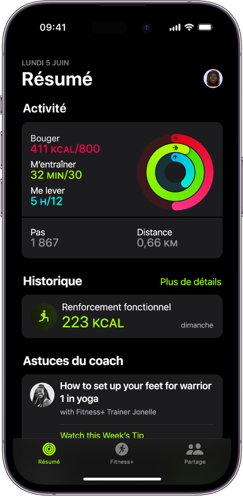 L’écran Résumé dans Forme affichant les zones Activité, Historique et Astuces du coach.