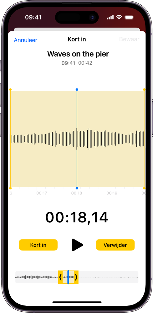 Een opname wordt bewerkt. Onder in het scherm staan de gele inkortgrepen die een deel van de geluidsgolfvorm omsluiten. Onder de golfvorm staan een afspeelknop en een opnametimer. De inkortgrepen bevinden zich onder de afspeelknop. Aan weerskanten van de afspeelknop staan de inkortknop, waarmee je het deel van de opname buiten de grepen verwijdert, en de verwijderknop, waarmee je het deel van de opname binnen de grepen verwijdert.