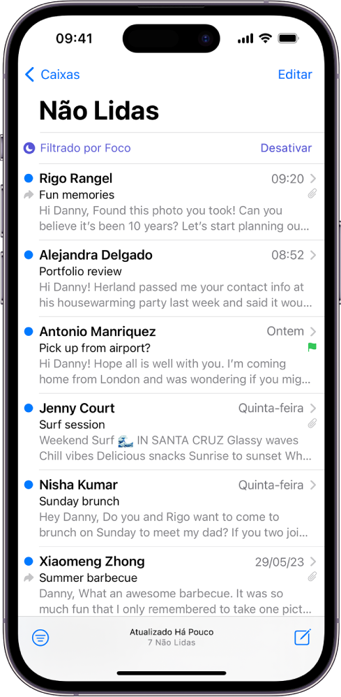 Caixa de Entrada, mostrando uma lista de e‑mails. Acima da lista de e‑mails está a etiqueta Filtrado por Foco e à direita disso a opção Desativar.