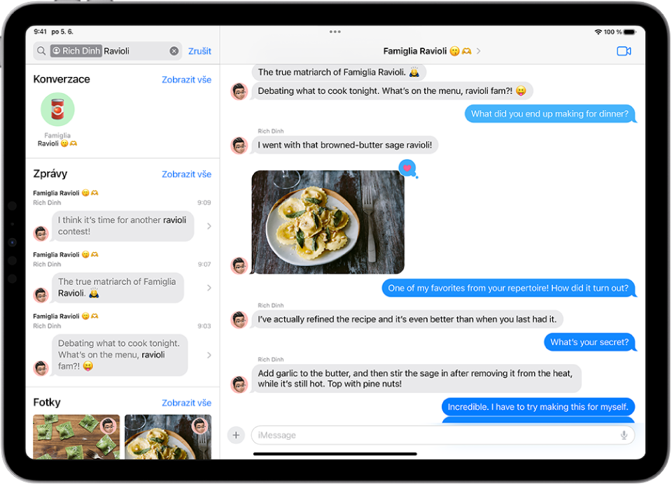 Aplikace Zprávy s konverzací na pravé straně obrazovky. Vlevo nahoře na obrazovce je pole hledání, vyplněné několika hledanými výrazy. Pod ním jsou zobrazeny výsledky hledání – konverzace, zprávy a fotky, které obsahují hledané výrazy.