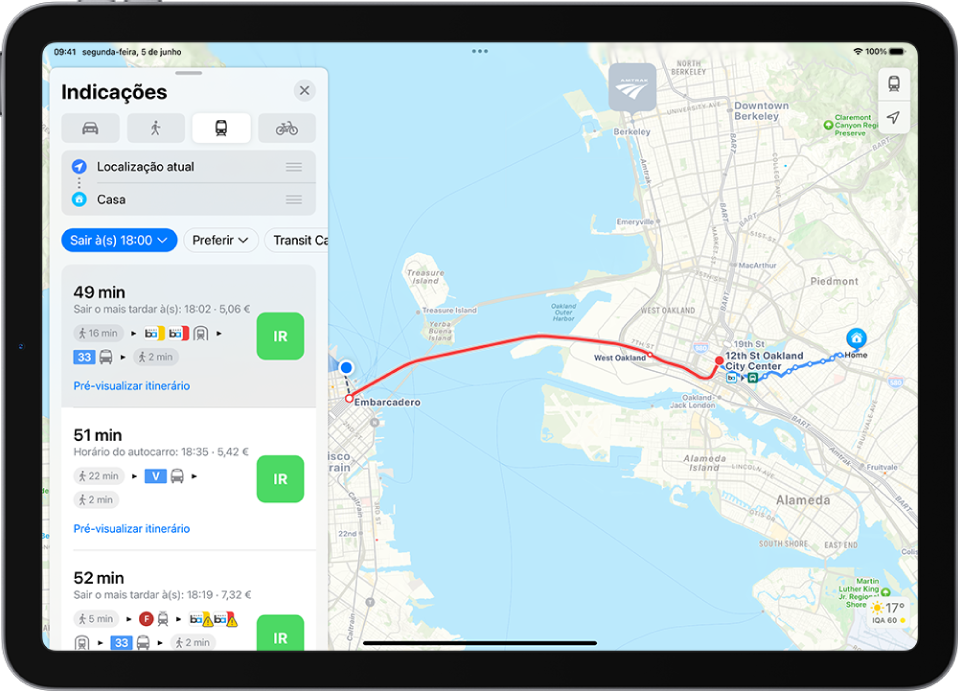 Um mapa com um itinerário de transportes públicos. Uma ficha de itinerário à esquerda mostra os botões Ir para várias opções para o itinerário.