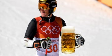 Goggles, Drink, Recreation, Beer, Beer glass, Wheat beer, 