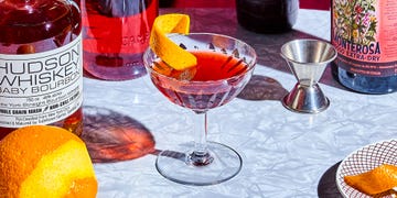 Drink, Alcoholic beverage, Tinto de verano, Classic cocktail, Distilled beverage, Cocktail, Food, Wine glass, Punch, Ingredient, 