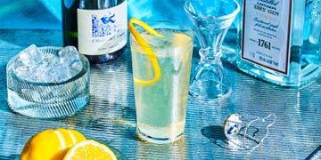 Drink, Lemon-lime, Distilled beverage, Alcoholic beverage, Gin and tonic, Liqueur, Spritzer, Highball glass, Lemonade, Vodka and tonic, 