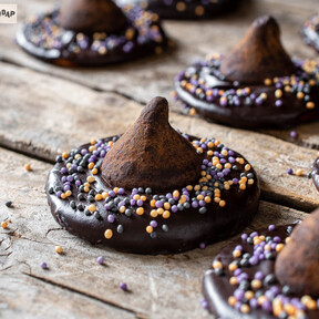 Sombreros de bruja de galleta y chocolate, la receta más fácil para Halloween