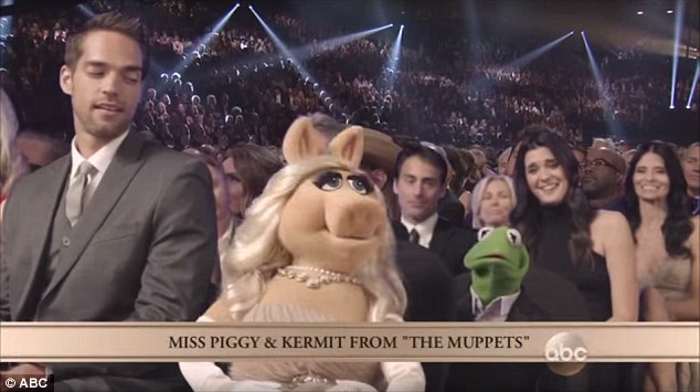 Just kidding!: Carrie and Brad talked about a huge split, before the cameras panned to Miss Piggy and Kermit